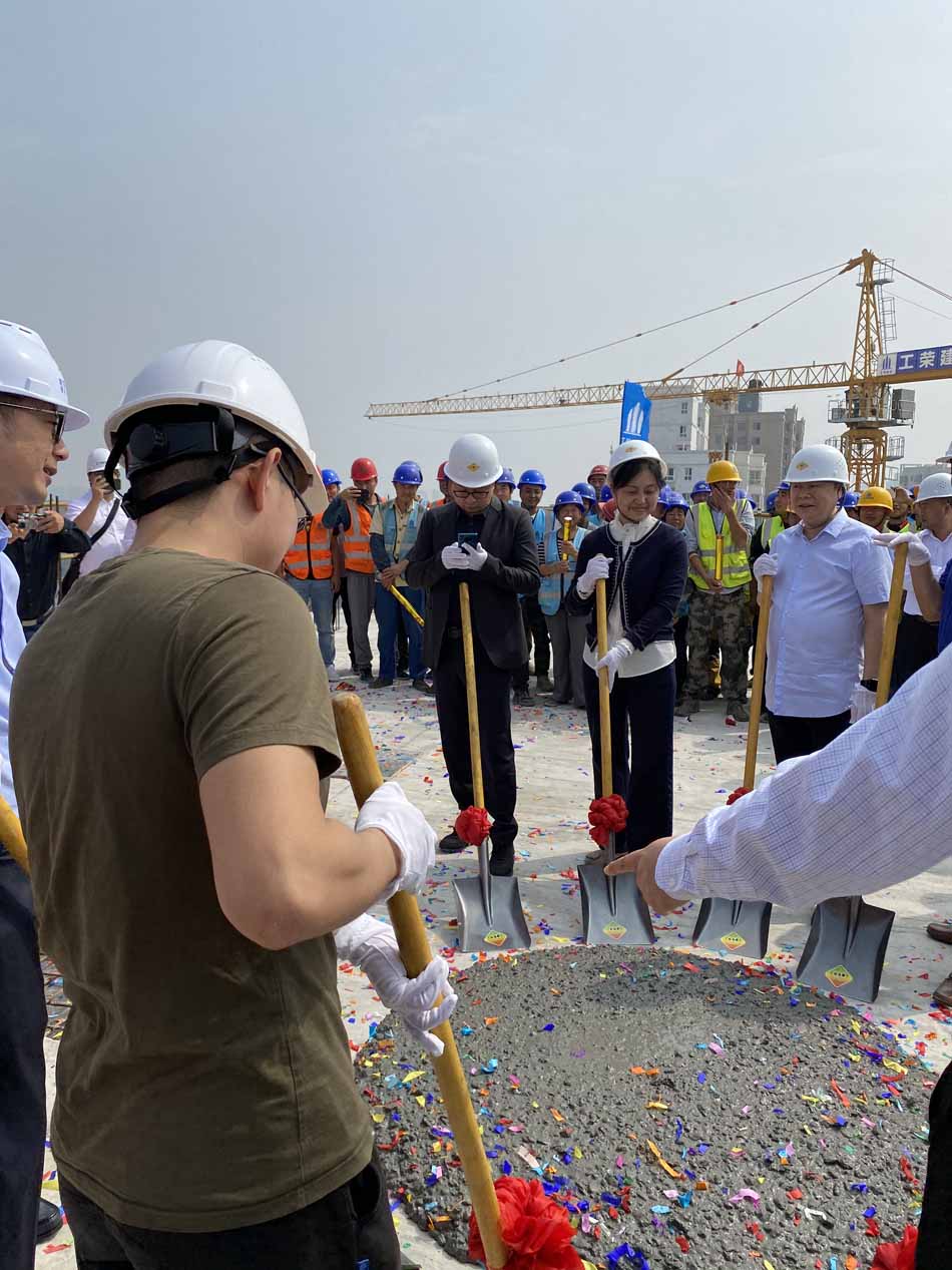 在建項(xiàng)目封頂